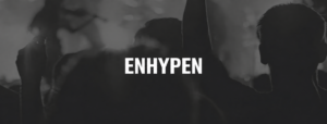 ENHYPEN auf dem Standard-Hintergrund